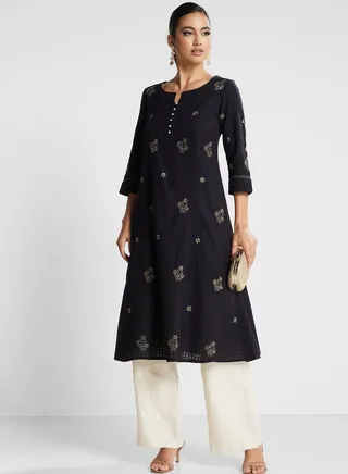 Buttoned Neck Embroidered Long Kurta 
