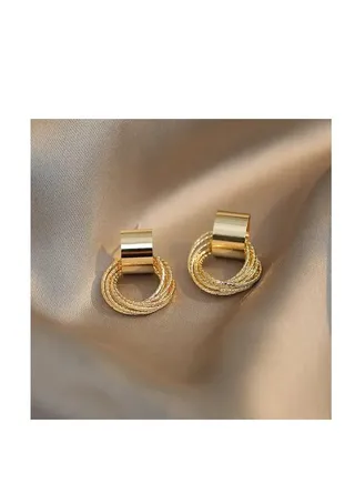 Gold earring 