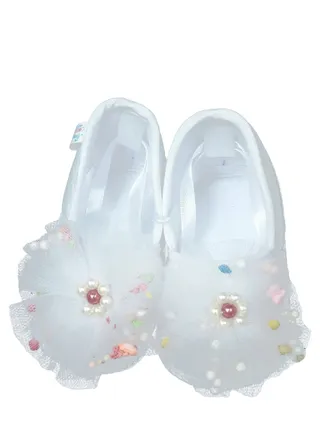 Shine by choosing shoes for little girls in a color that matches all clothes, which will give your child a charming look 