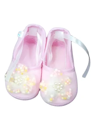 Shine by choosing shoes for little girls in a color that matches all clothes, which will give your child a charming look 