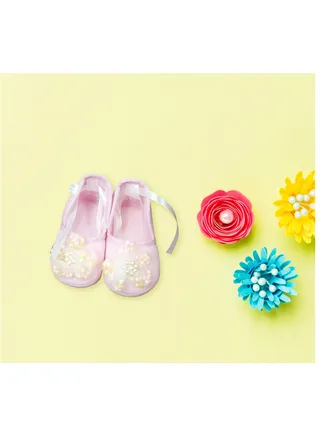 A perfect pair of shoes for little girls. They can be worn with all kinds of clothes to add a delicate and beautiful look to their look. 