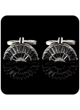 A distinctive and elegant cufflinks set decorated with zircon 