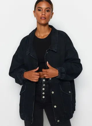 Pocket Detail Button Down