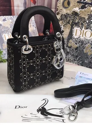 CHRISTIAN DIOR 