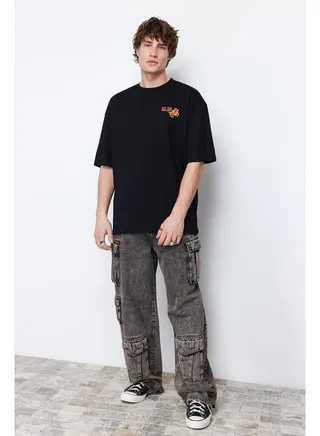 Men's Black Oversize /Wide Cut Flower Printed Short Sleeve  T-Shirt 