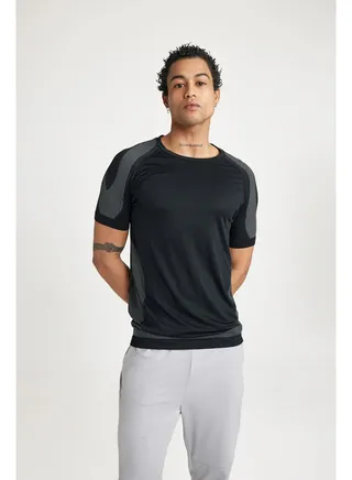 Man Slim Fit Crew Neck Short Sleeve Knitted T-Shirt 