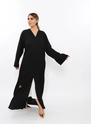 Plain black abaya with a black kalafa insert, made of blackberry fabric 