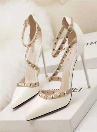 Minimalist shallow mouthed pointed rivet hollowed out one line high heels White, 
