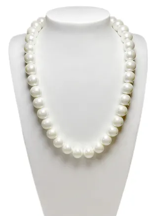 35Pcs Artificial High Quality Pearl Necklaces Light Luxury Fashion Ladies Necklace Collarbone Chain Suitable for Women to Wear on All Occasions 