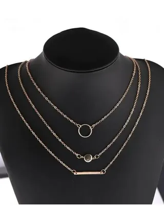 Elegant and multi-layered necklace. 