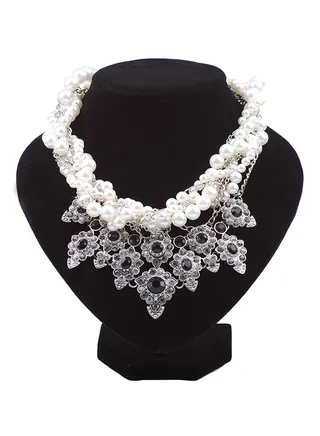 Multilayer Pearl Luxury Retro Gem Short Bib Necklace 