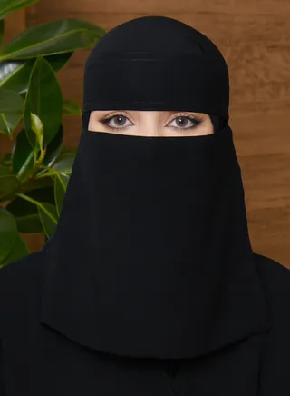 A short niqab glued with rubber bands 