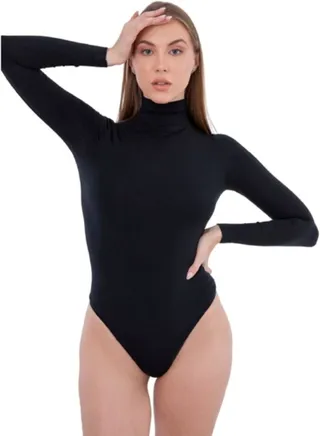 Bodysuit with two snaps and long sleeves 