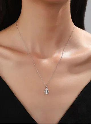 Soft Luxury Necklace Made With High Quality And Extreme Precision Of 925 Sterling Silver Decorated With Natural Cubic Zirconia Crystals To Give A Gorgeous Look To The Princess She Deserves 
