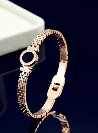 Stainless Steel Bracelet with A Watch-Shaped Design for Women 