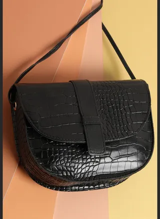 Textured Casual Regular Sling Bag with Magnet Lock For Women