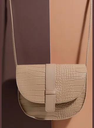 Textured Casual Regular Sling Bag with Magnet Lock For Women