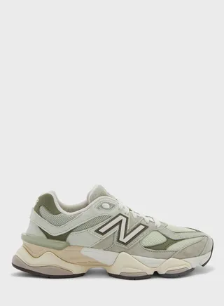 9060 Sneakers