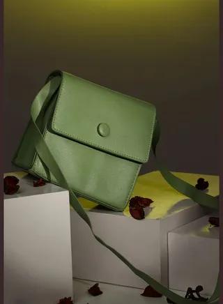 Solid Magnet Lock Hand Bag