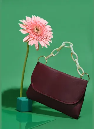 Solid Magnet Lock Sling Bag with Chain Strap