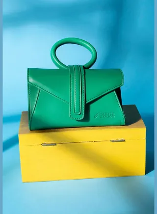 Solid Magnet Lock Hand Bag with Handle detail