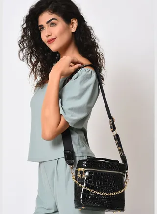 Textured Zip Lock Hand Bag with Chain Strap