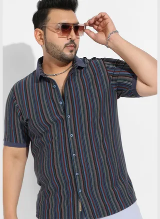 Textured Spread Collar Short Sleeve Shirt