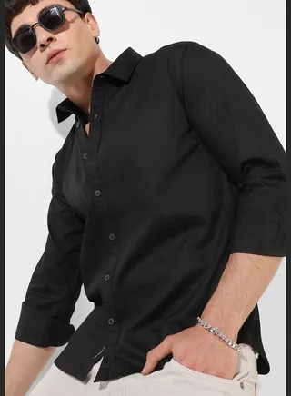 Textured Spread Collar Short Sleeve Shirt
