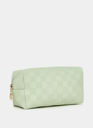 Textured Washbag with Zip Closure