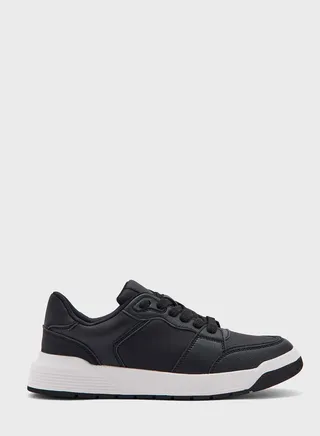 Breezey Low Top Sneakers
