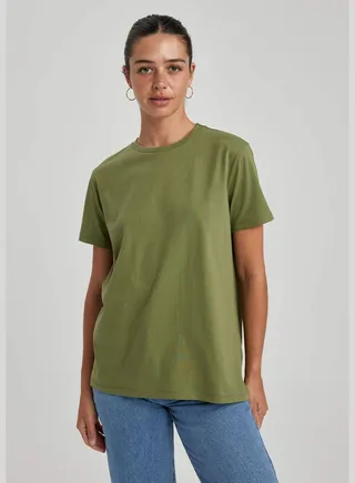 Woman Short Sleeved Regular Fit Crew Neck T-Shirt