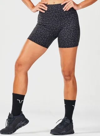 5" Essential Graphic Shorts