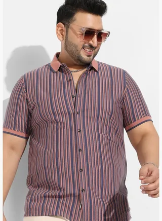 Textured Spread Collar Short Sleeve Shirt