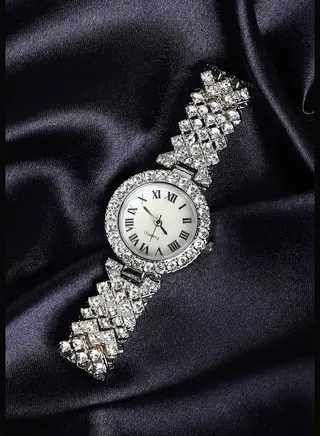 Stainless Steel Strap Casual Round Analog Watch For Women