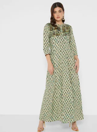 Embroidered Button  Neck Jalabiya