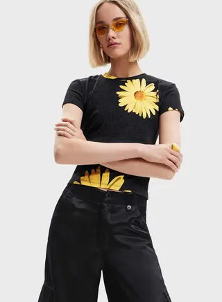 Ribbed Crew Neck Graphic T-Shirt