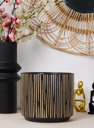 Kiso Small Black And Cream Finish Planter