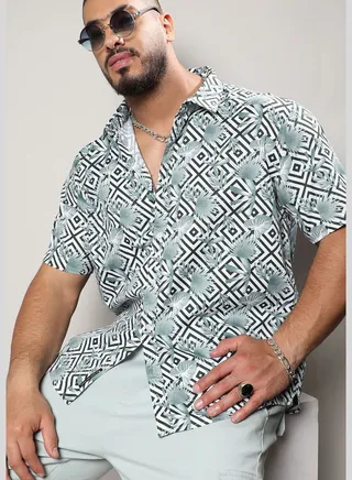 Printed Spread Collar Short Sleeve Shirt