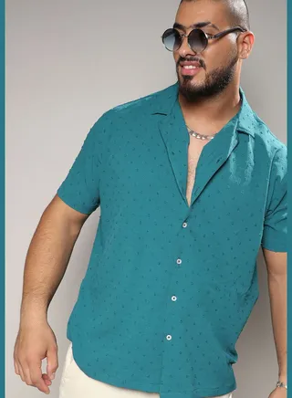Solid Spread Collar Short Sleeve Shirt