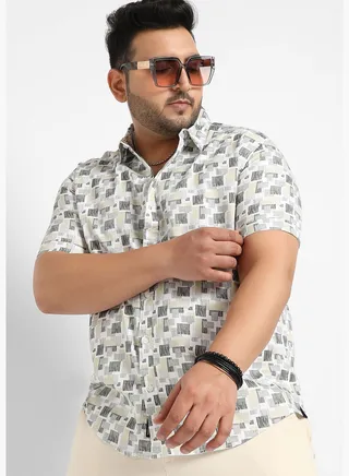 Printed Spread Collar Short Sleeve Shirt
