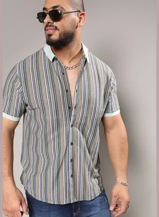 Textured Spread Collar Short Sleeve Shirt