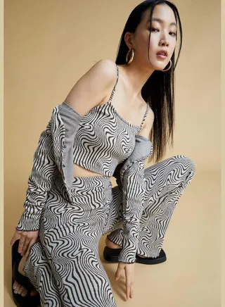 Woman Fitted Crew Neck Vest