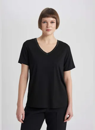 Woman Regular Hem Short Sleeve V Neck T-Shirt
