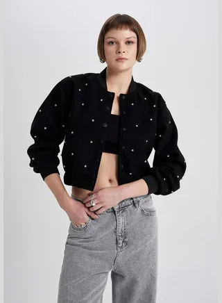 Woman Regular Fit Crew-Neck Cachet