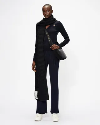 Merino Wool V Neck Jumper in Navy