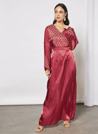 Jalabiya With Rainbow Like Shaped Embroidery In Long Sleeves With Belt