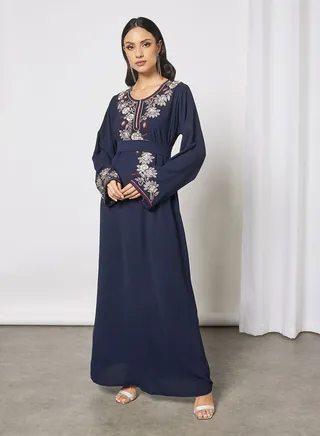 Jalabiya With Flower Patterned Embroidery In Front And Wrist With Belt