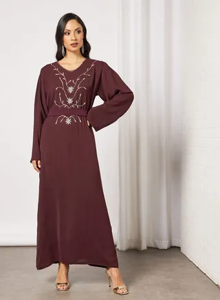 Jalabiya Embellished With Leaf Like And Floral Beadwork