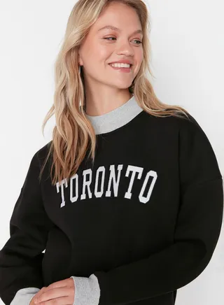 Crew Neck Embroidered Sweatshirt