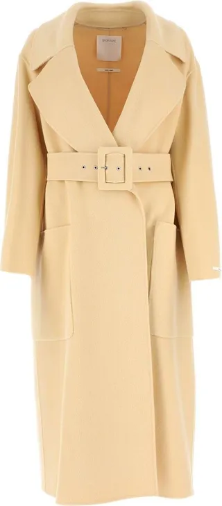 Coat realized in pure wool enriched by adjustable detachable belt at the waist.